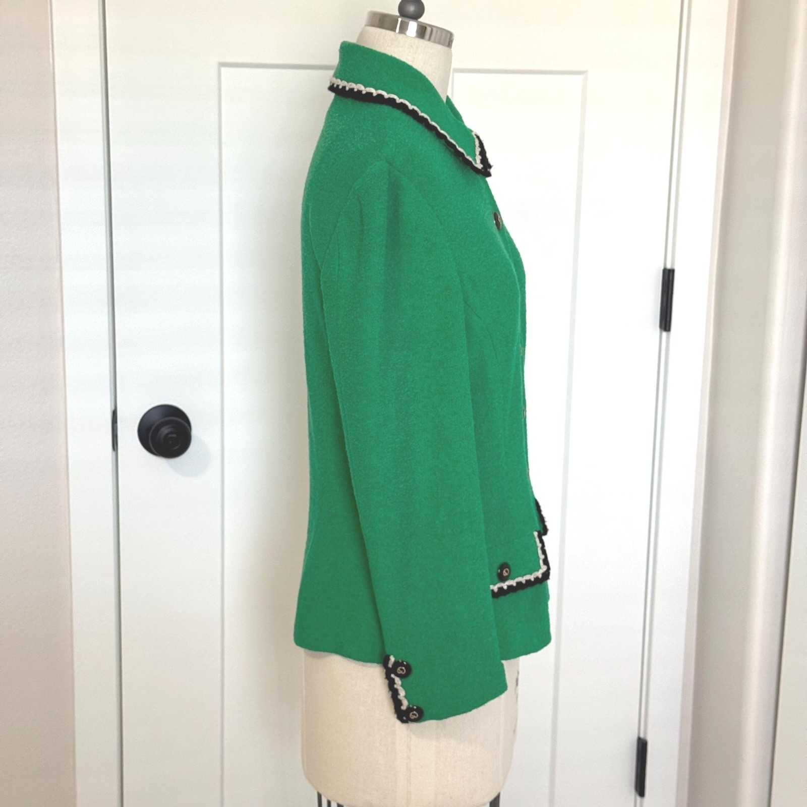 Vintage St John green Santana knit blazer with black and white knit trim