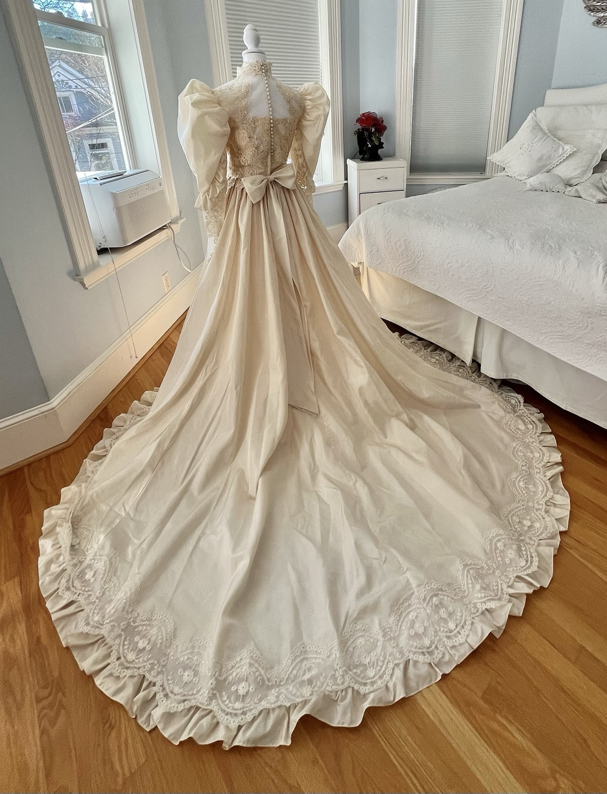 80’s Piccione Wedding Dress Diana Cream Puff Sleeves Lace Bow Princess Gown XS S