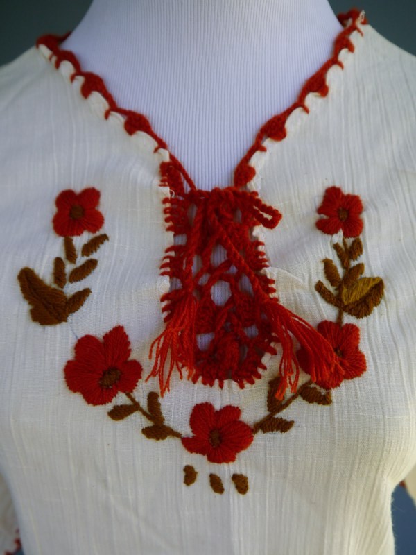 VTG 70s Mexican Cotton Gauze Top Floral Embroidery Yarn Crochet Trim NOS New S
