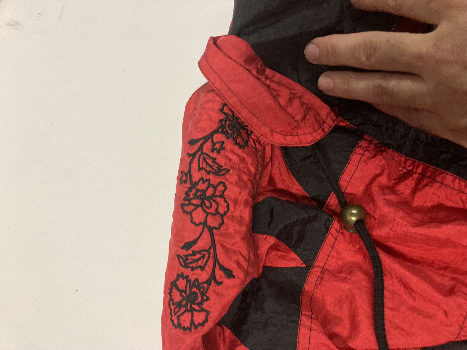 Vintage 90s Lavon Women’s Red/Black Flower Shoulders Windbreaker Jacket Medium