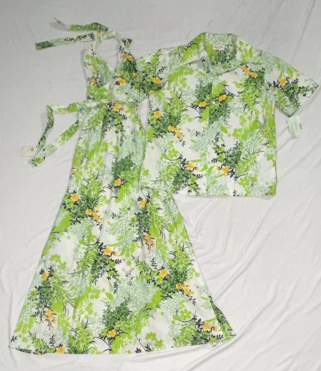 1970s Hawaii Nei Honolulu set his and hers Floral Set M Dress & Shirt vintage