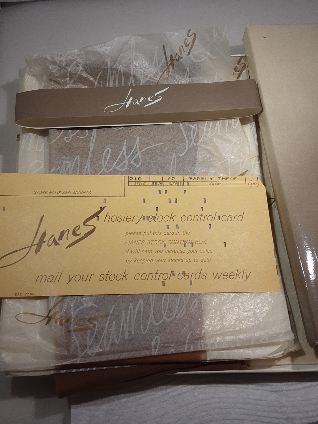 NOS 3 Pair VINTAGE HANES HOSIERY CANTRECE BARELY THERE 9.5 – 10.5 Short In Box