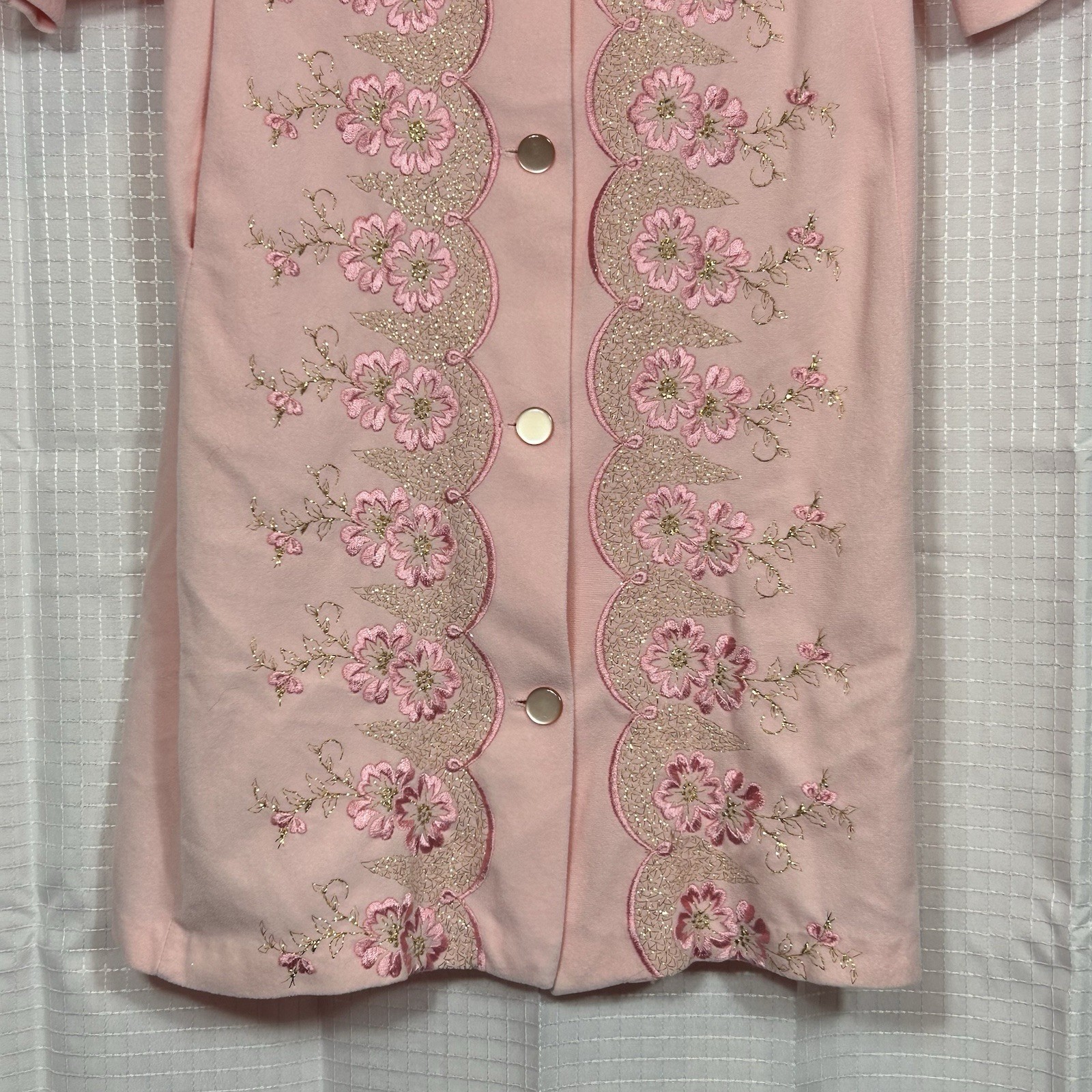 VTG Charmode Pink Embroidered Housecoat Robe Size Small Gold Pink Floral (G)