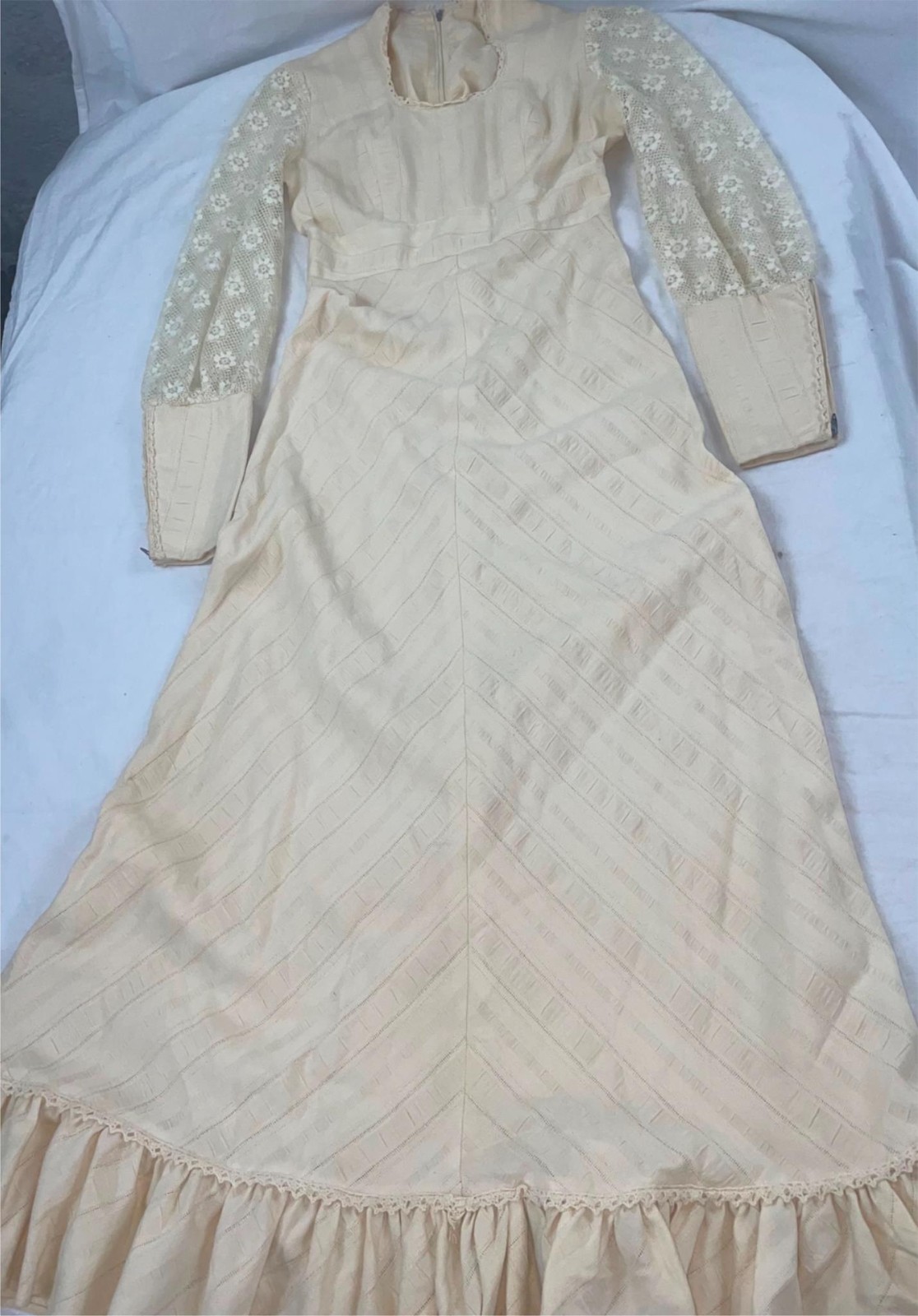 VTG WOMENS 60S RENAISSANCE PRINCESS WHITE LACE LONG SLEEVE WEDDING STYLE DRESS