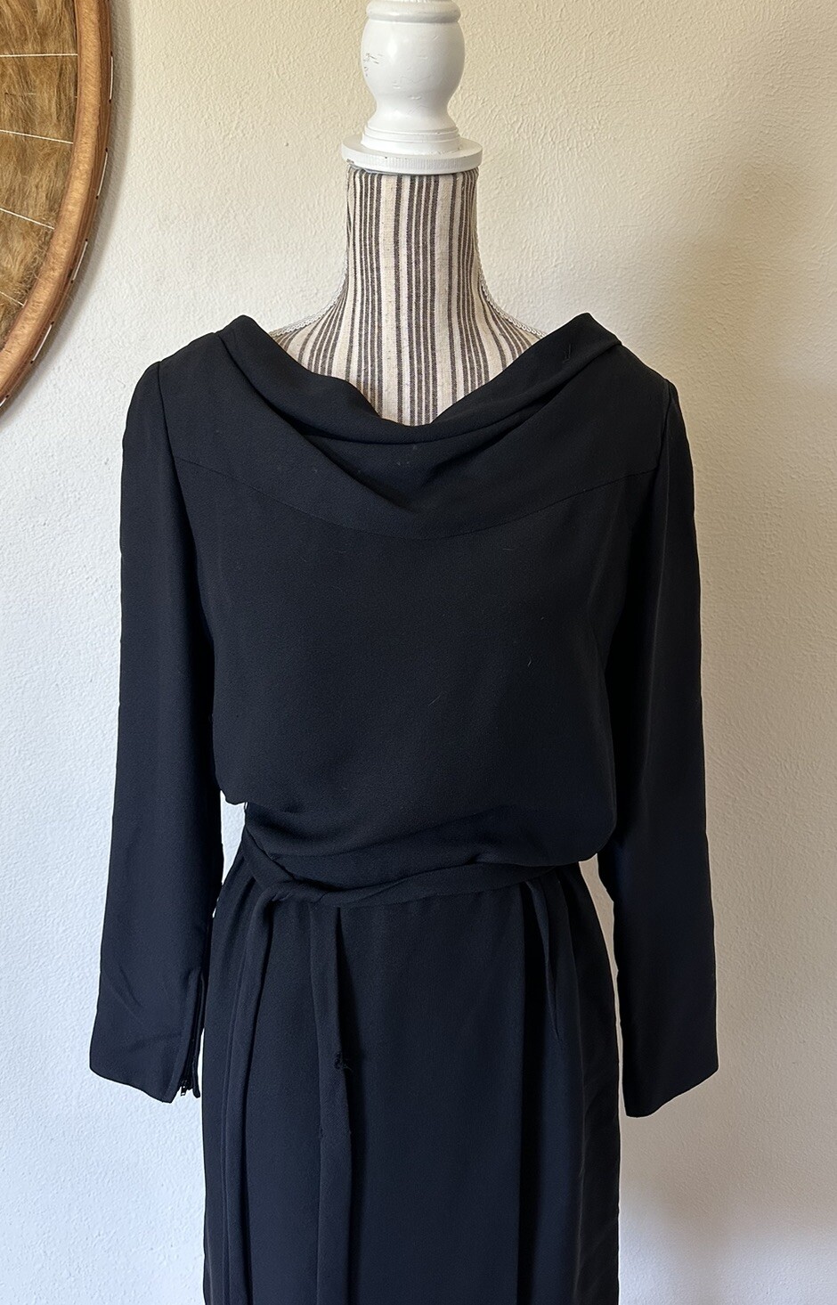Vintage 50s Carlye Black Wiggle Dress Pinup Girl Woman’s Small