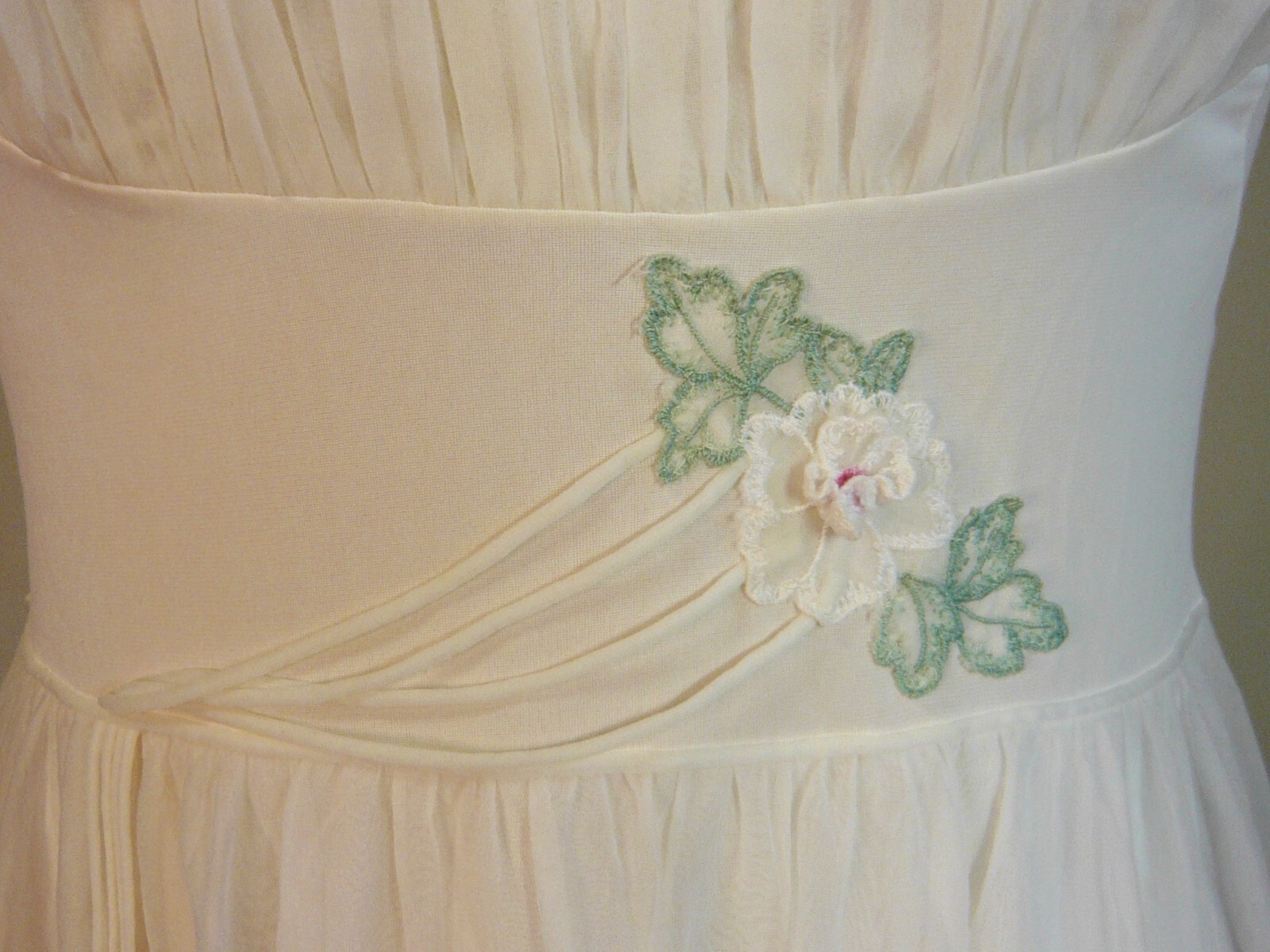 SHADOWLINE vintage early 60s ELEGANT white NYLON GOWN scallops appliques 34