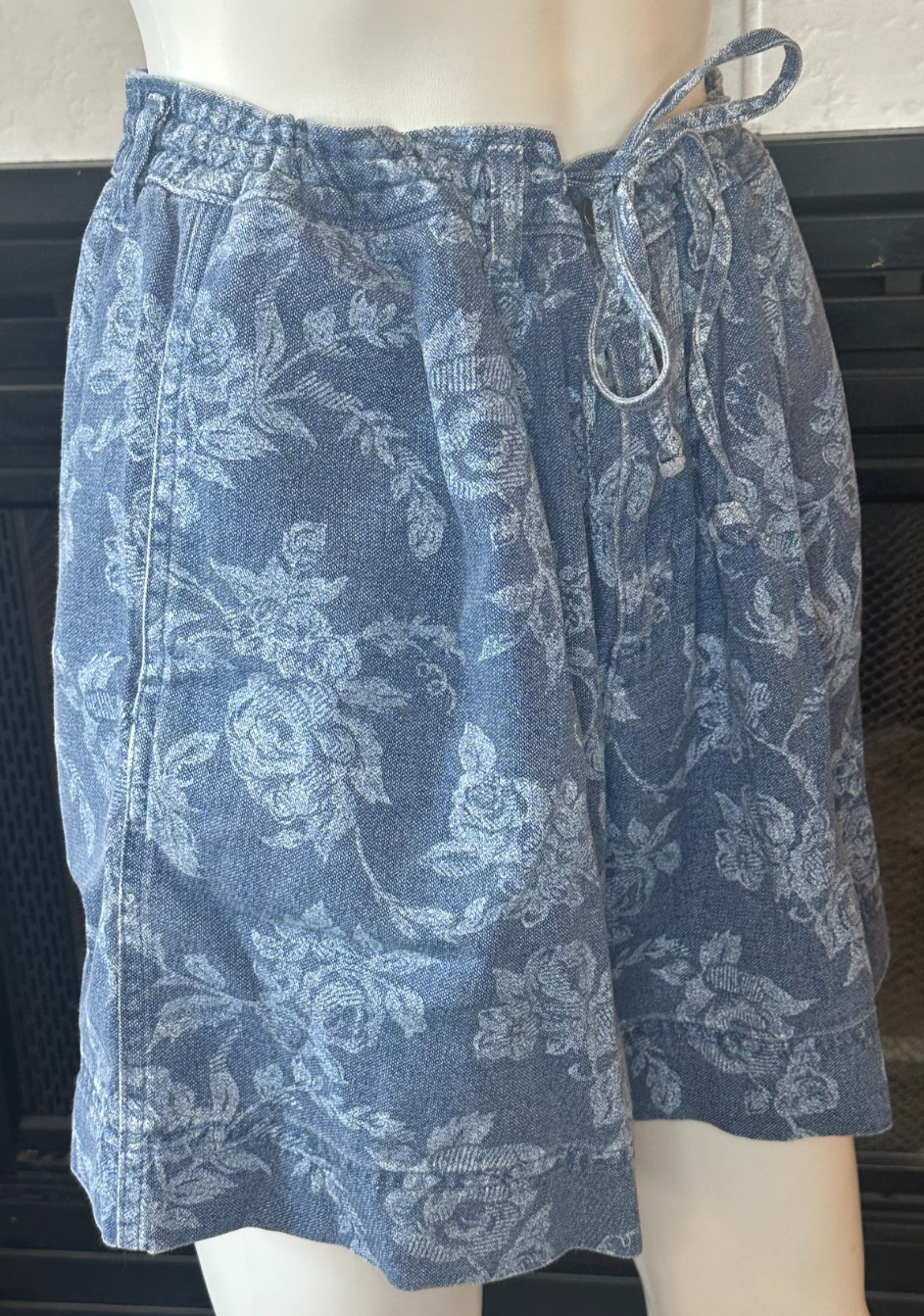 Vtg Blue Blues B Etc. 100% Cotton Roses acid print Shorts size 12 waist 29″