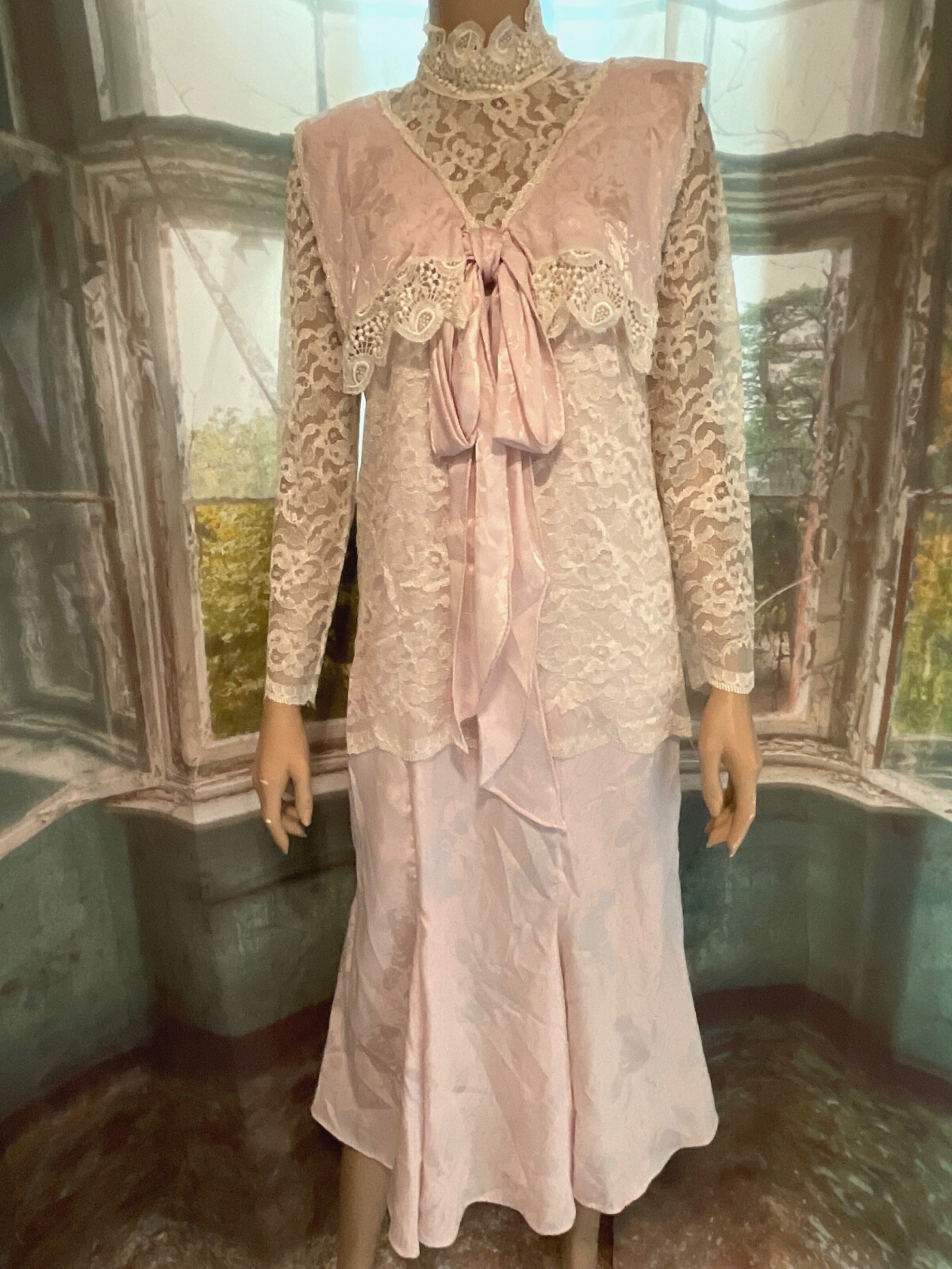 Romantic Jessica McClintock Style Renaissance Ivory Lace Pink Rose Satin Dress