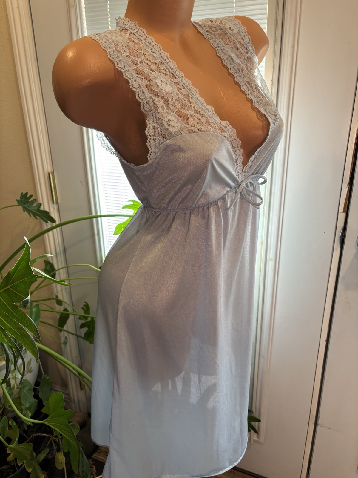 Vtg Silky Wide Lace SILKY SOFT NYLON Nightgown Negligee Gown w Tie front Dress