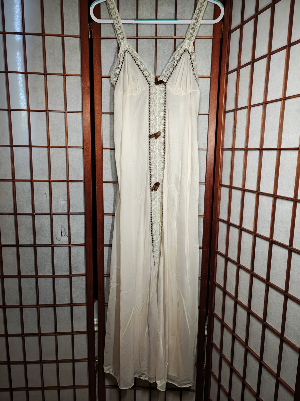 1970s Maidenform Dreamwear Ivory & Brown Vintage Slip Medium
