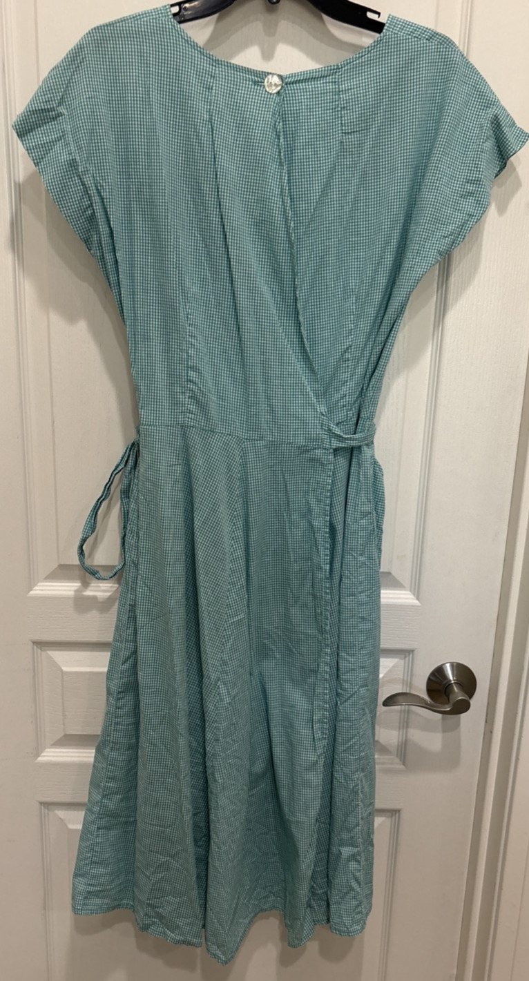 Vintage 1950s SWIRL Wrap Day Dress 50s Floral Embroidered green Gingham Cotton
