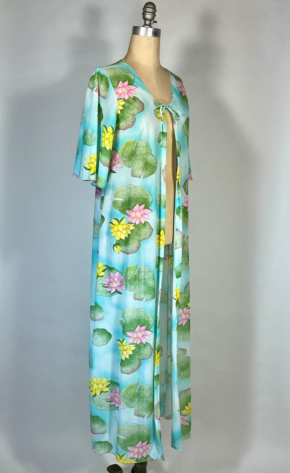 Vintage 1960’s semi-sheer lightweight robe cover-up with lily pad & lilies print