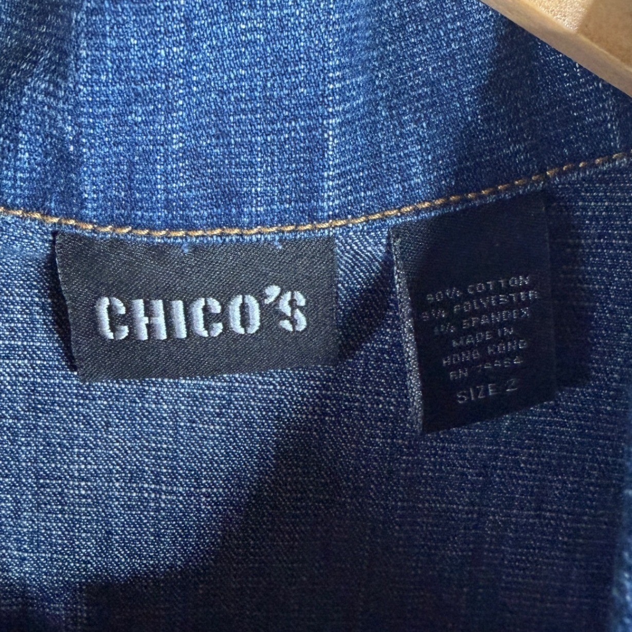 Chico’s Denim Sleeveless Button Down Vest Top size Large Blue