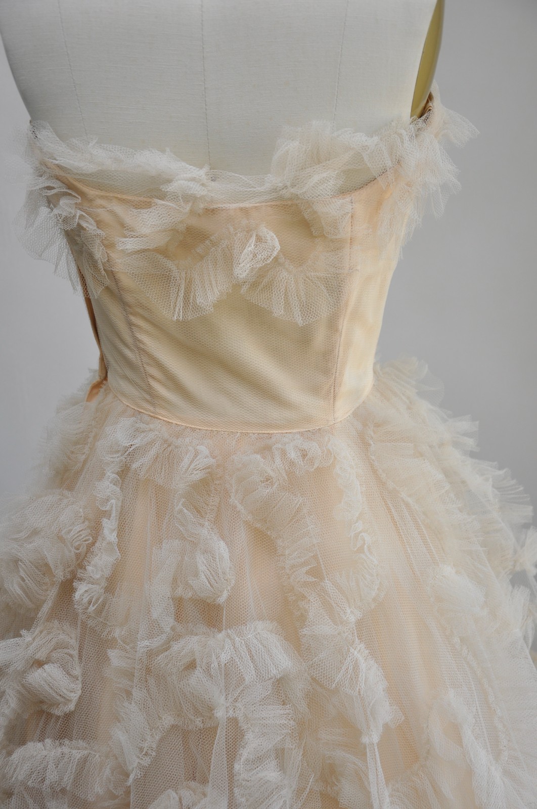 Vintage 1950s Dusty Peach Tulle Ruffled Cupcake Wedding Party Prom Dress XS