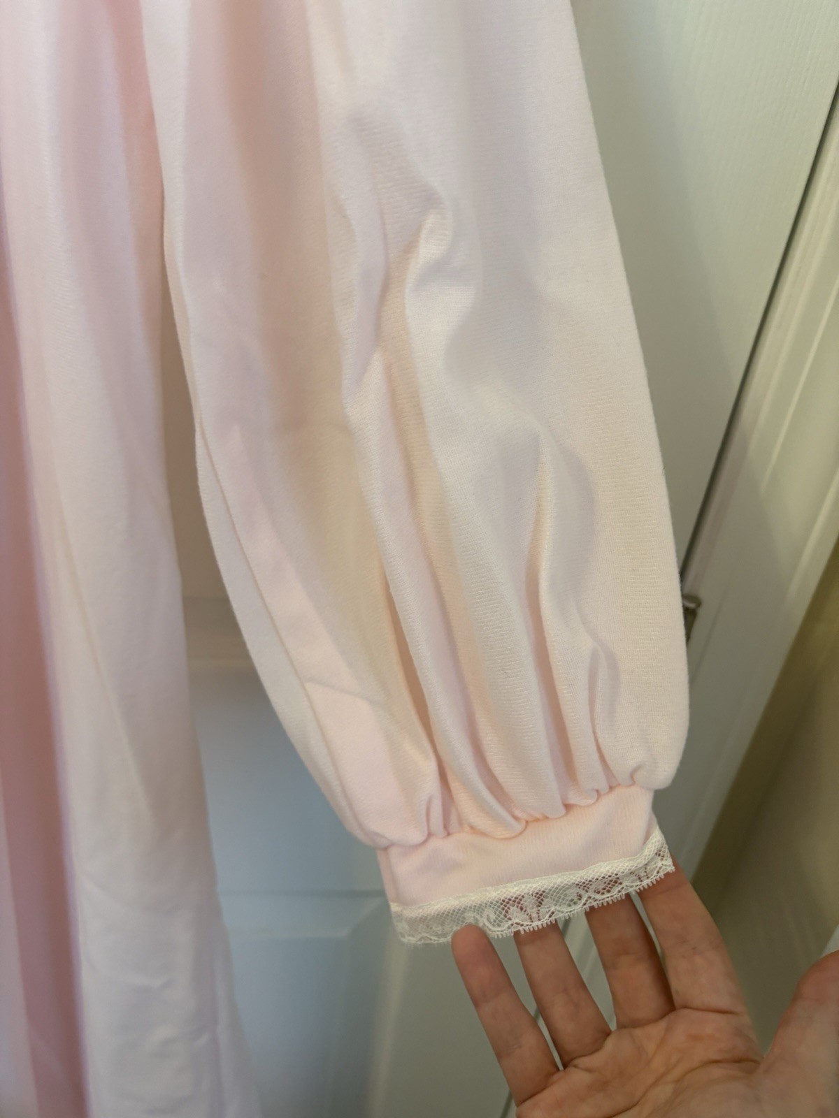 VTG Miss Elaine Nightgown With Floral Embroidery Sleeved Lace Trim Sz MED NEW!