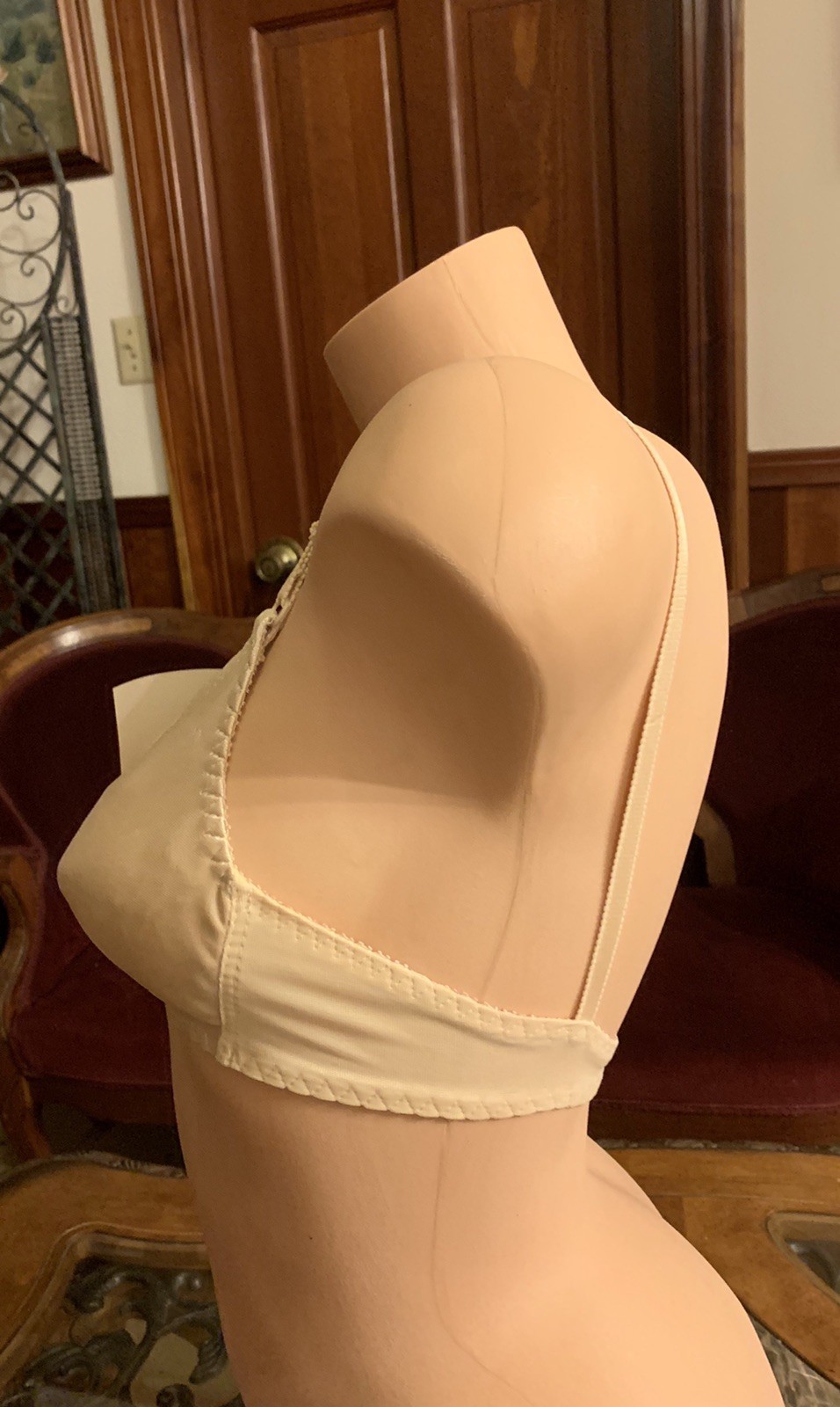 Vintage Bra Smooth Beige Lined Seamless Nude Polyester Adjustable 1970s NEW 34B