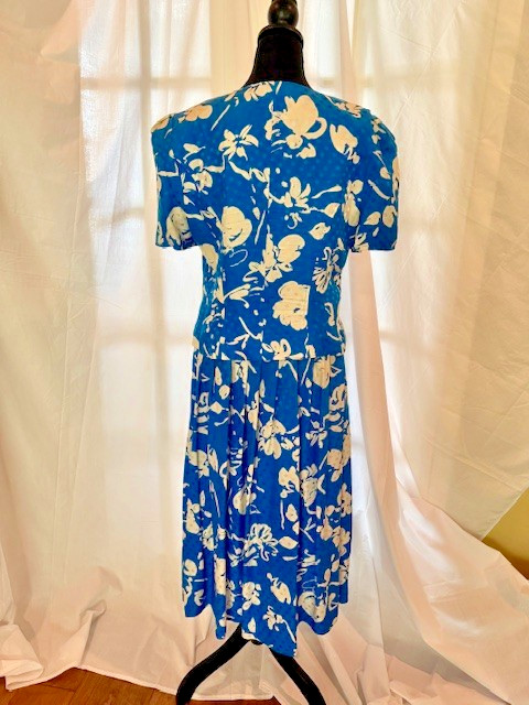 VINTAGE MAGGY LONDON SILK BLUE AND WHITE FLORAL OUTFIT SKIRT JACKET SIZE M 8