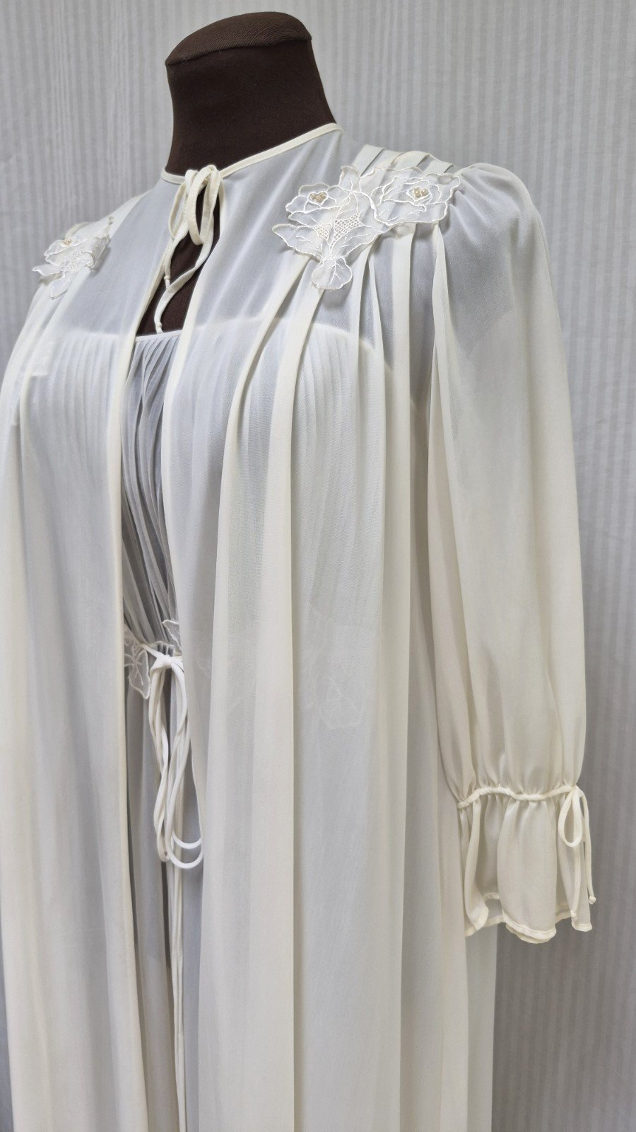 Vintage 2 Piece KICKERNICK Restware Ivory PEIGNOIR Robe & Nightgown -Size S- EUC