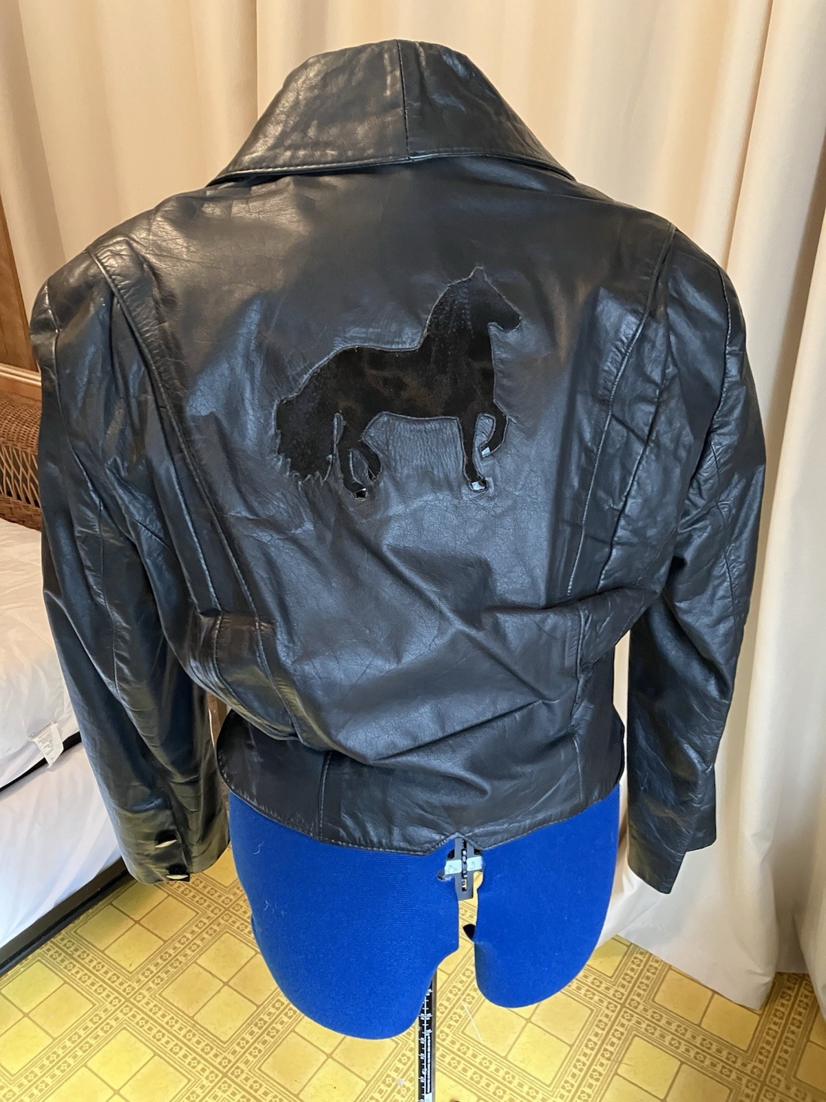 VTG 80’s Cooper Black Leather Women’s Horse Hair Design Waist Coat