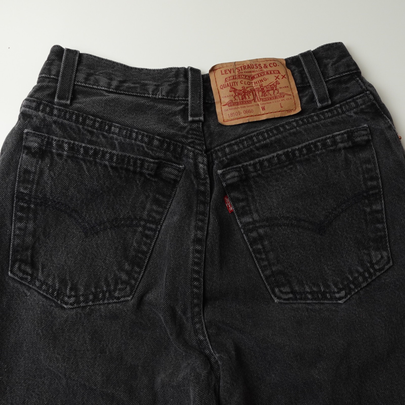 Vintage 90s Levi’s 501 18501-0660 Womens Black Denim Jeans Made in USA 5 L 24×33