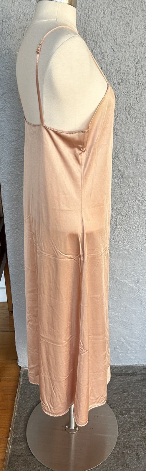 Vintage VANITY FAIR Long Maxi Full Slip Dress 34, Nude Color Nylonn made in USA