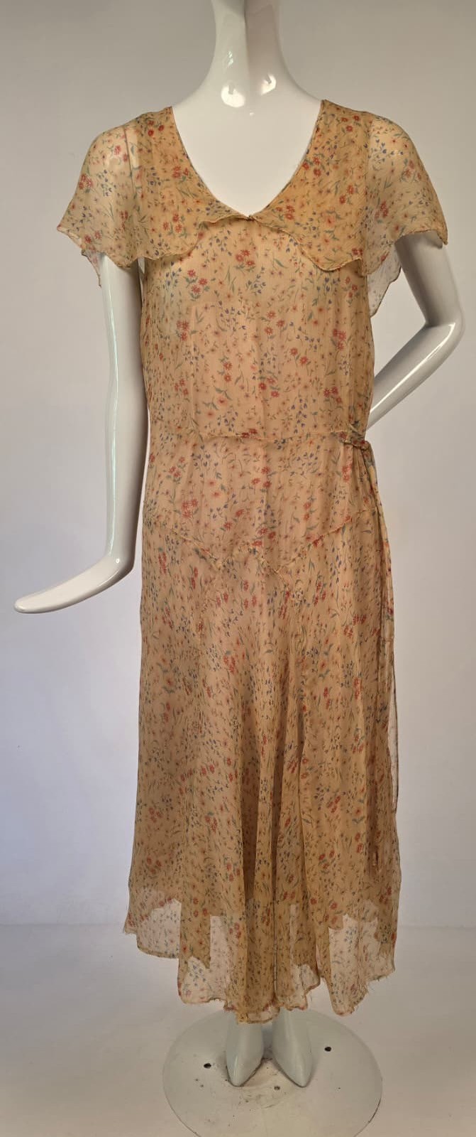 ENCHANTING 1920’S SMALL SCALE FLORAL PRINT SILK CHIFFON DRESS W CAPE COLLAR