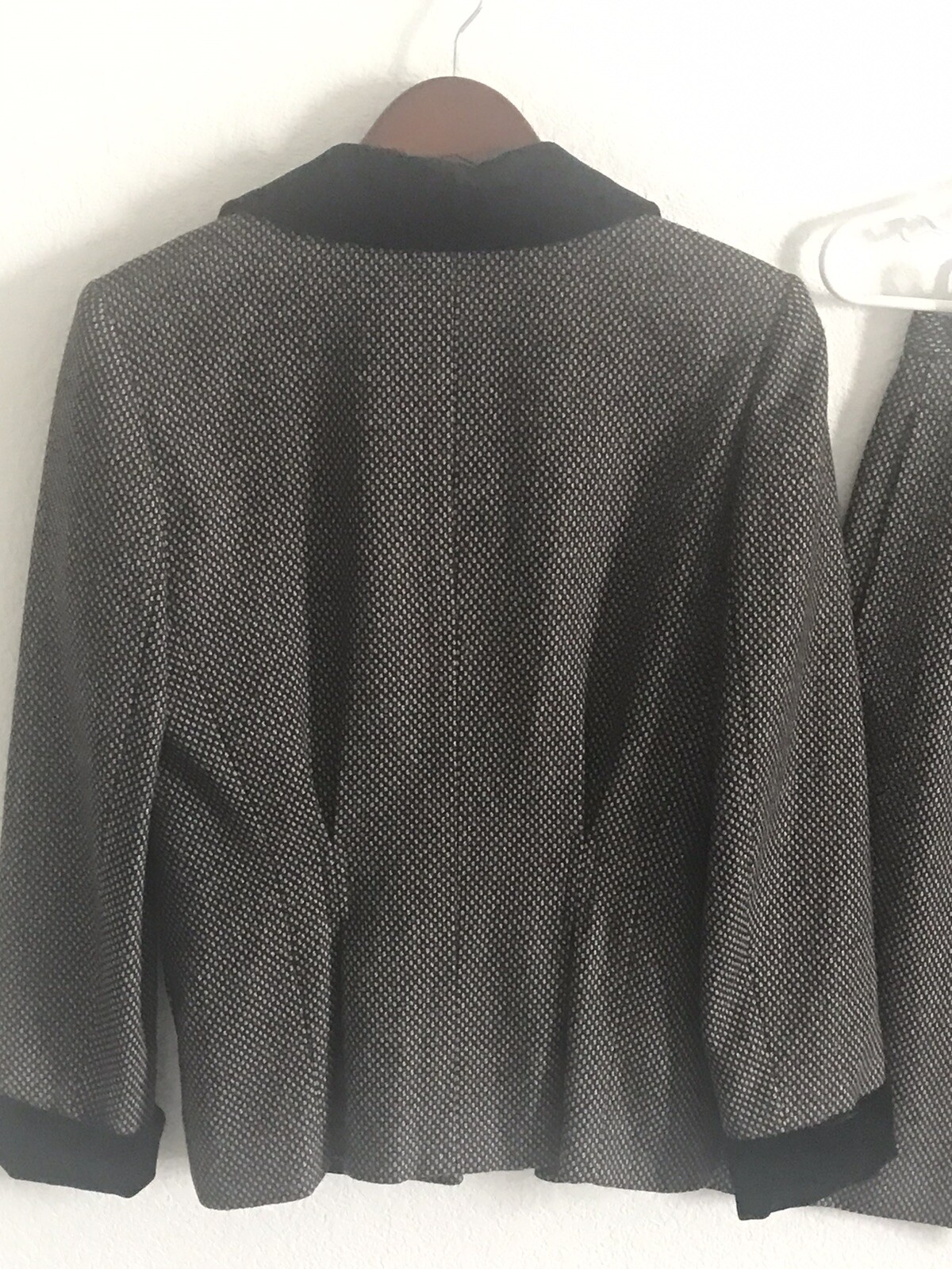 Giorgio ARMANI Womens Vintage 2 Pc Suit Detachable Velvet Collar & Cuffs Perfect