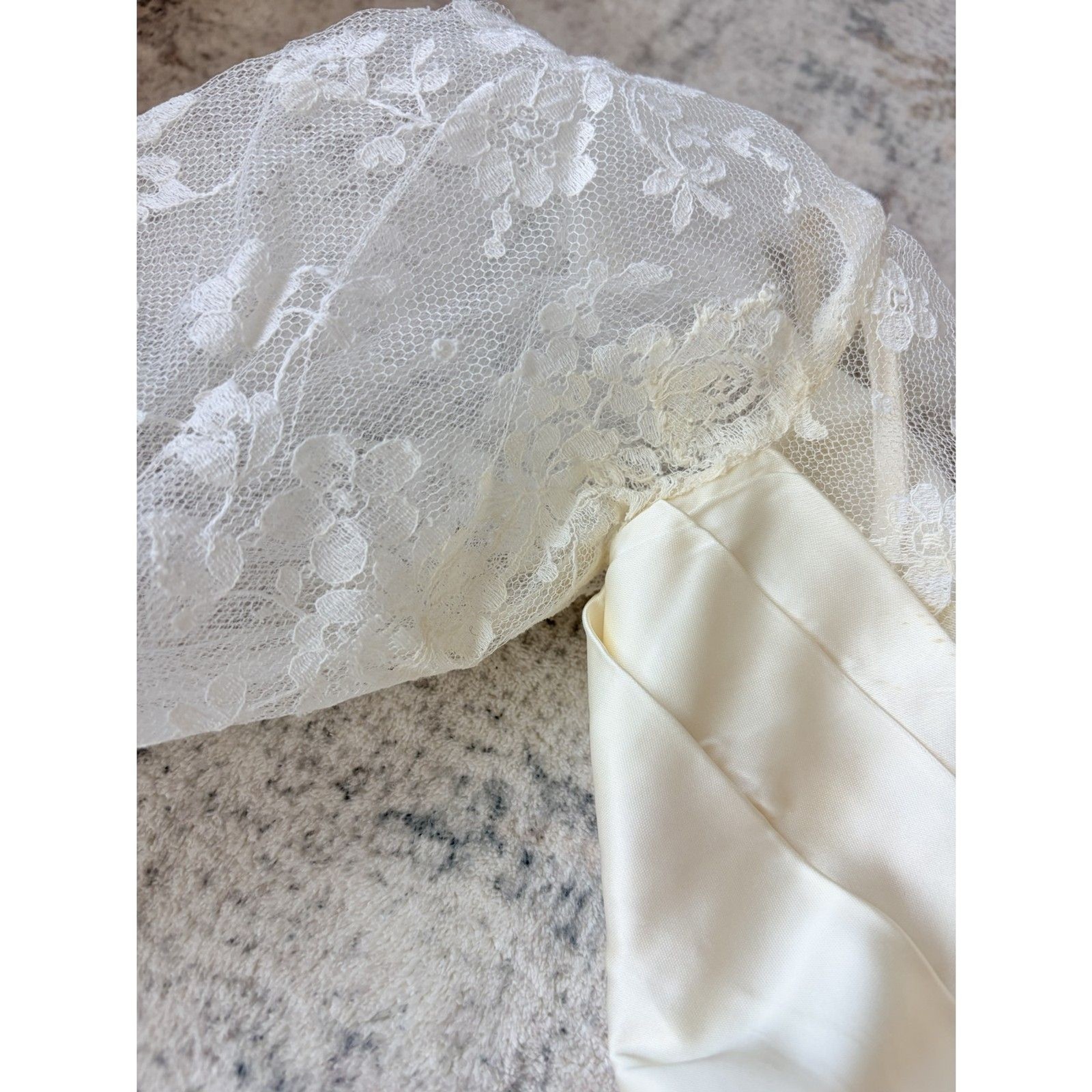 Vintage Handmade Bridal Wedding Dress Ivory Lace Satin Tulle Full Train Gown