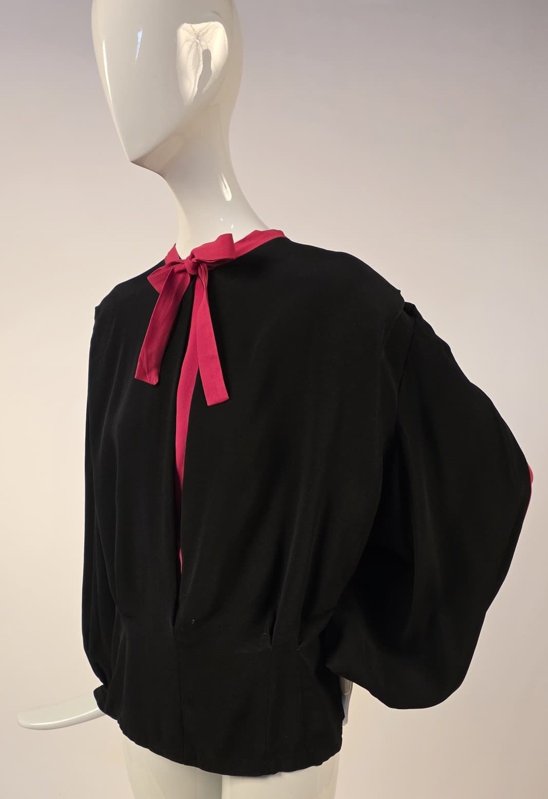 ANTIQUE 1930’S BLACK + PINK RAYON CREPE BLOUSE W PUFF SLEEVES
