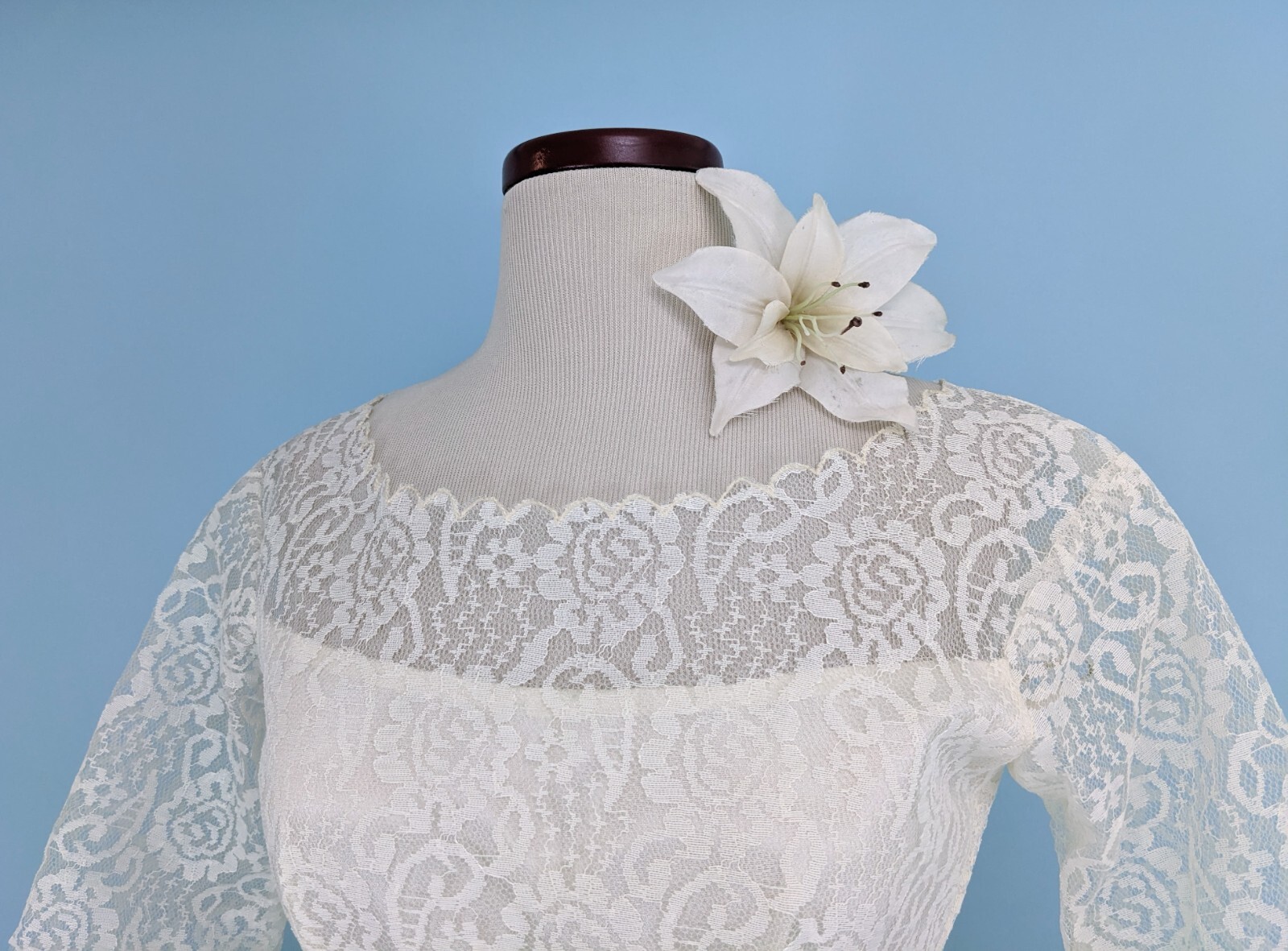 Vintage 1950s 50s Mint Condition Lace and Tulle Ivory Long Sleeve Wedding Dress