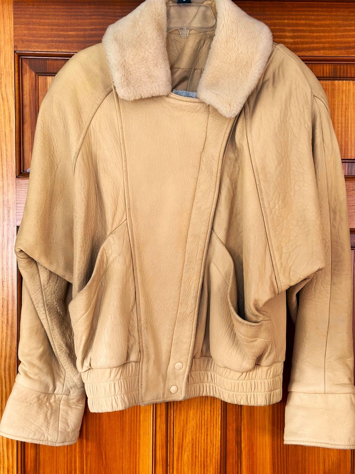 VINTAGE SUPER COOL VAKKO CREAM LAMBSKIN JACKET WITH SHEARLING COLLAR, SIZE M
