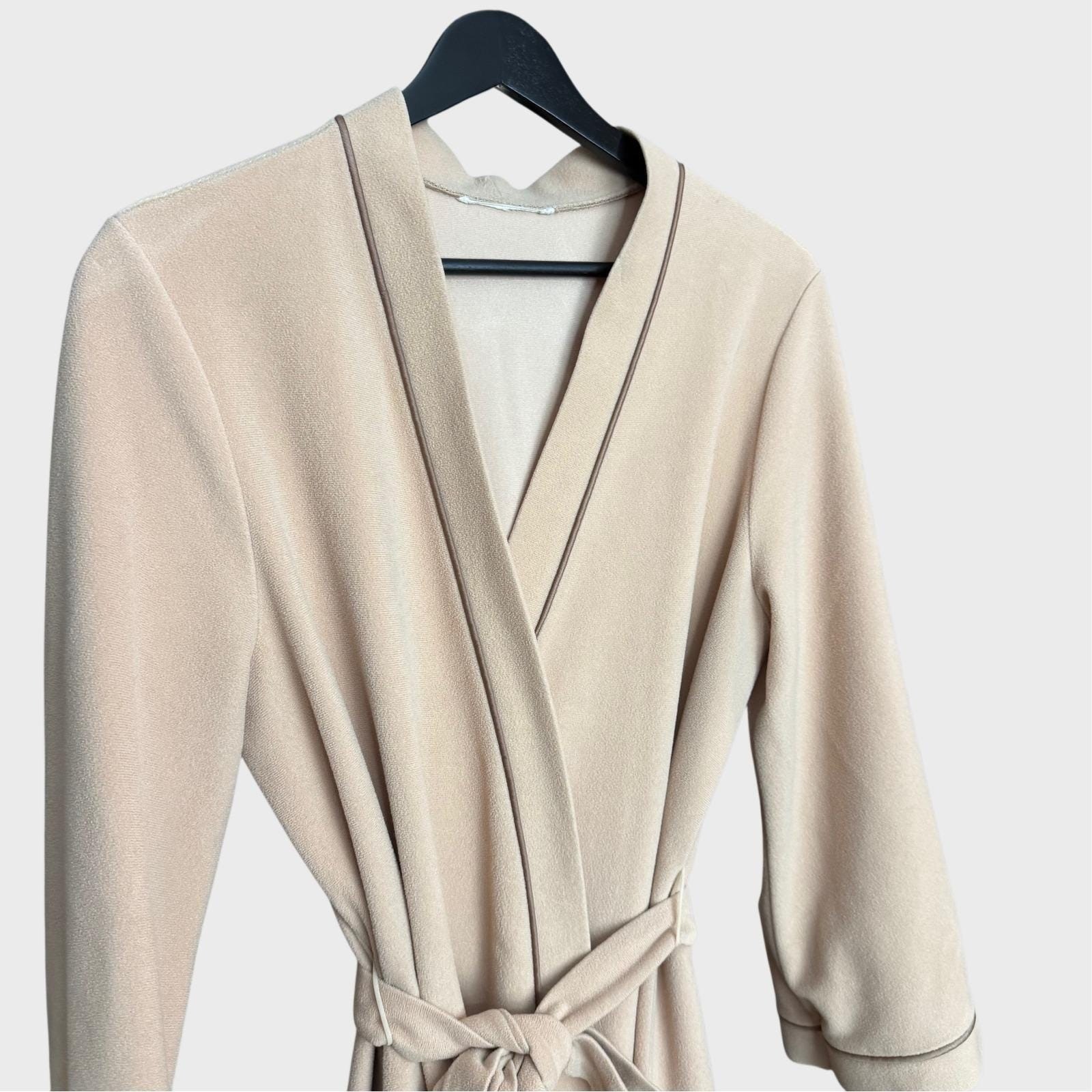 Vintage 80’s Beige Women’s Med Large Long Robe dark piping Retro Cozy Soft