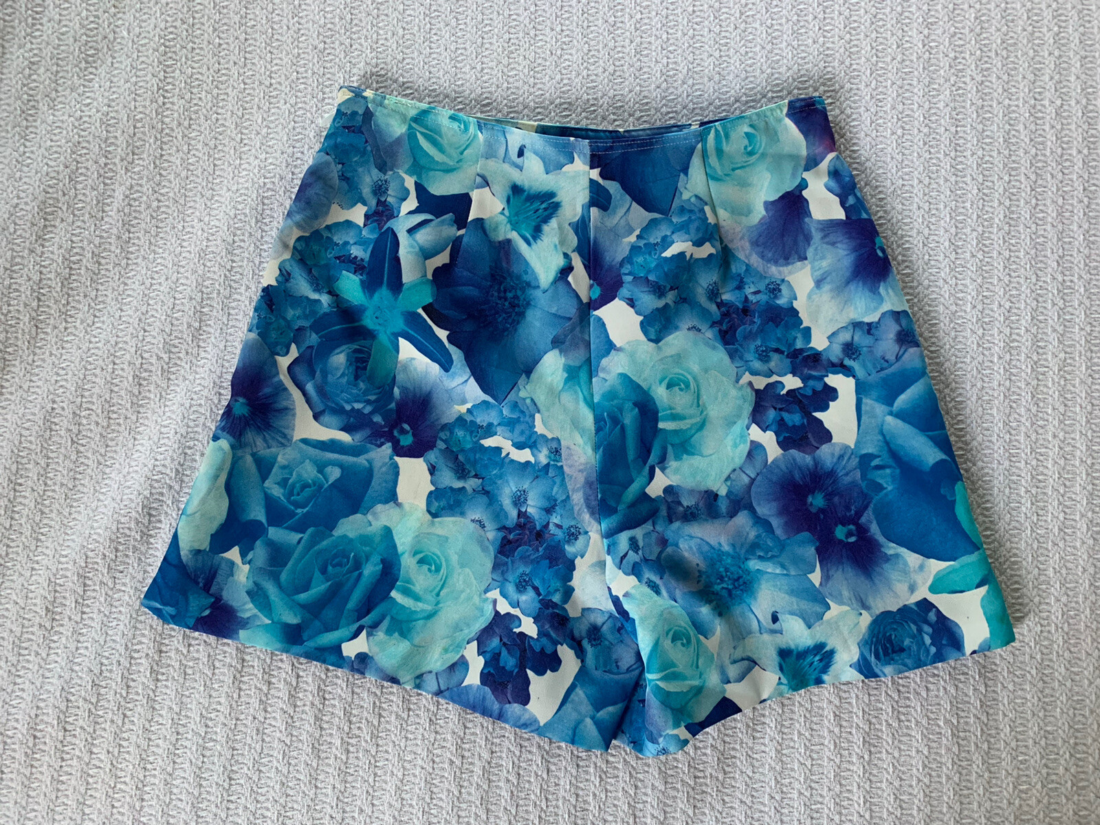 Vintage 90s Y2K Blue Rose Print Shorts Club Kid Rave EDM Fest Summer Beach Mall