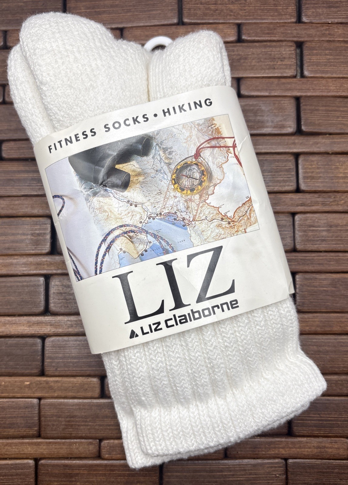 RARE~VINTAGE White (LIZ) Liz Claiborne Fitness & Hiking Socks 9-11 Cotton Blend