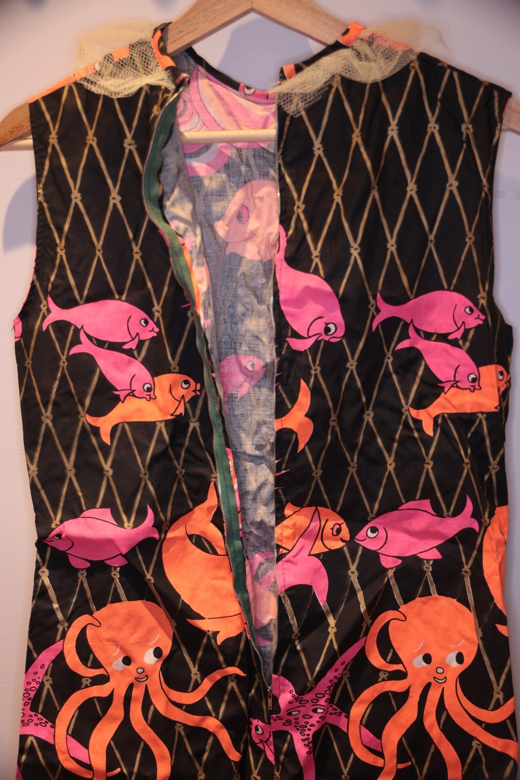 Vintage Sleeveless Dress Fish Octopus Sea Black Gold Pink Orange S/M *** RARE