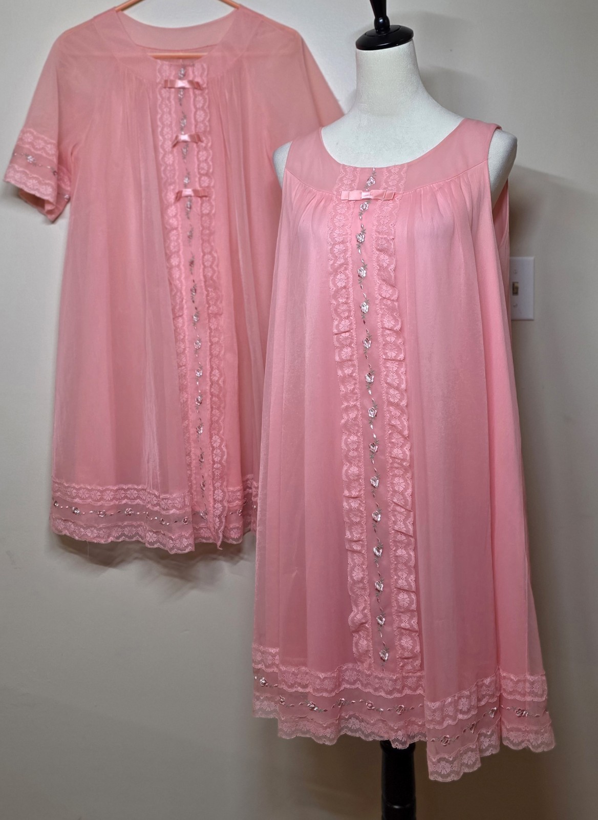 Vtg CHIFFON Babydoll Peignoir SET Sheer NYLON CORAL Pink Embroidered Lace Rose