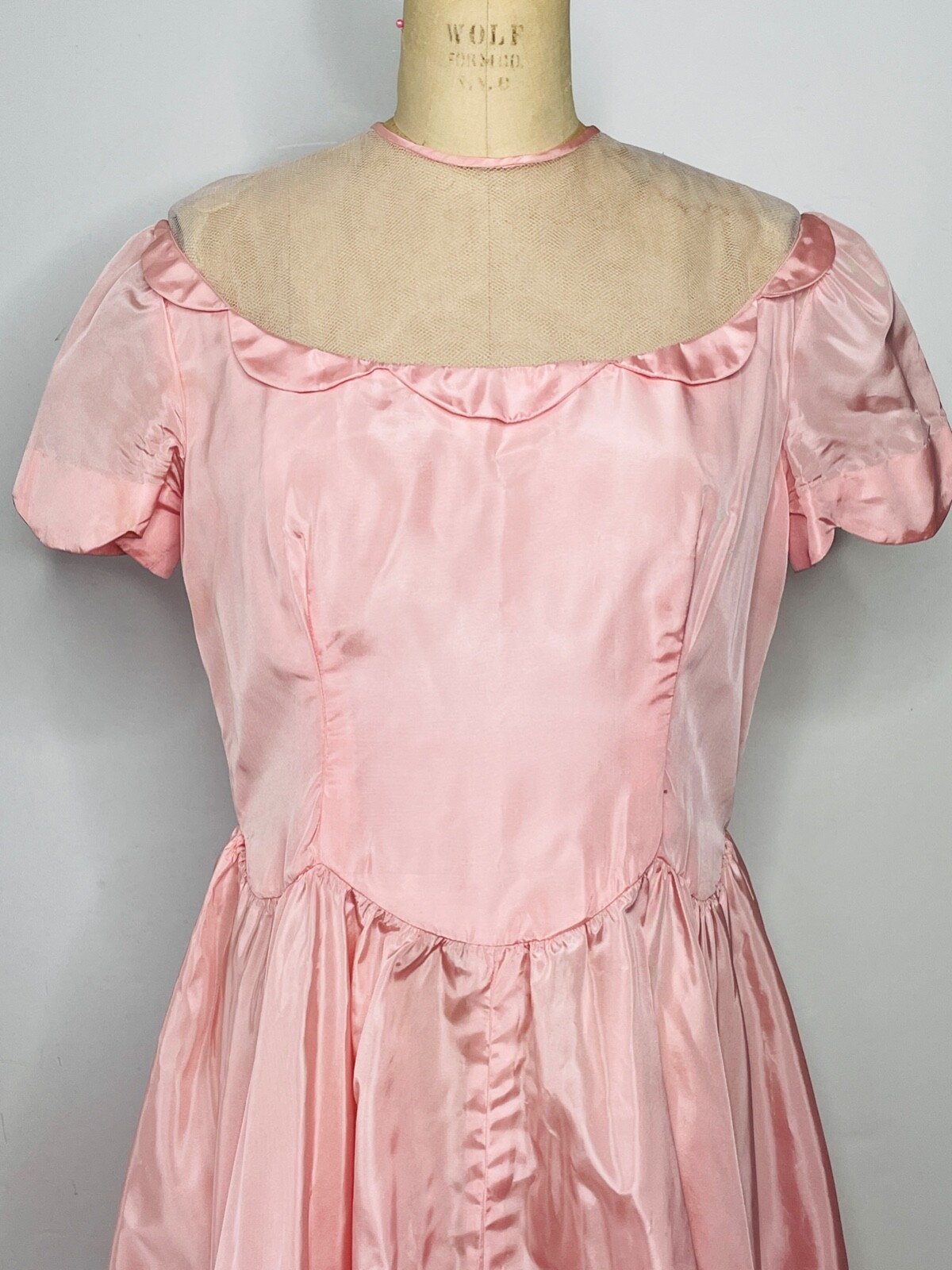 VTG 40’S-50’S PINK SATIN & TULLE UPPER BUTTON BACK PARTY MAXI DRESS GOWN*S/M