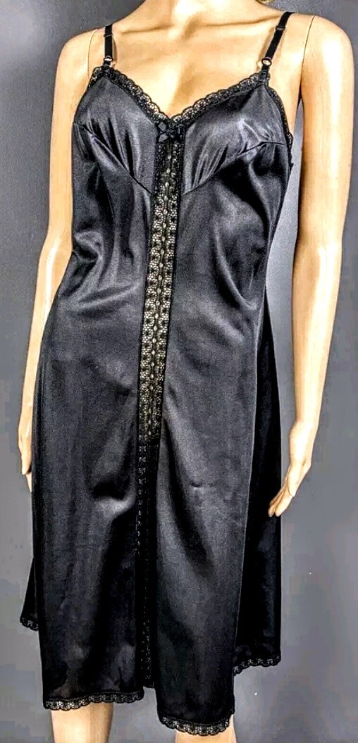 Vintage Sears The Doesn’t Slip Full Slip SZ 36❤️ Average Black Semi Sheer Nylon