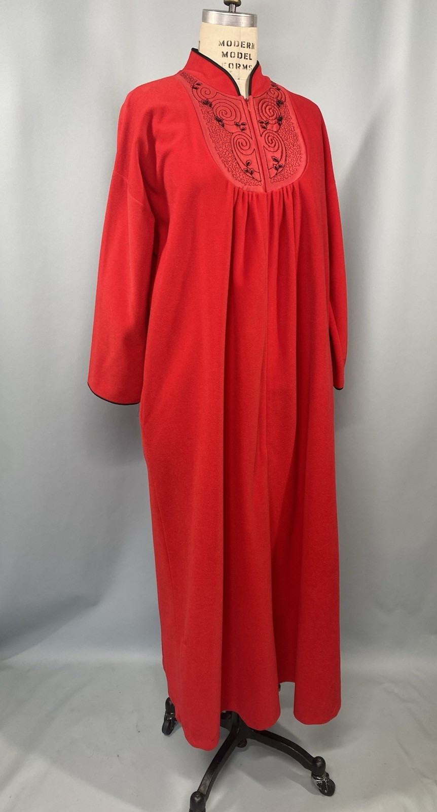 Vintage Women’s Robe SIZE MEDIUM red black velour HEIRESS 70s 80s long high neck