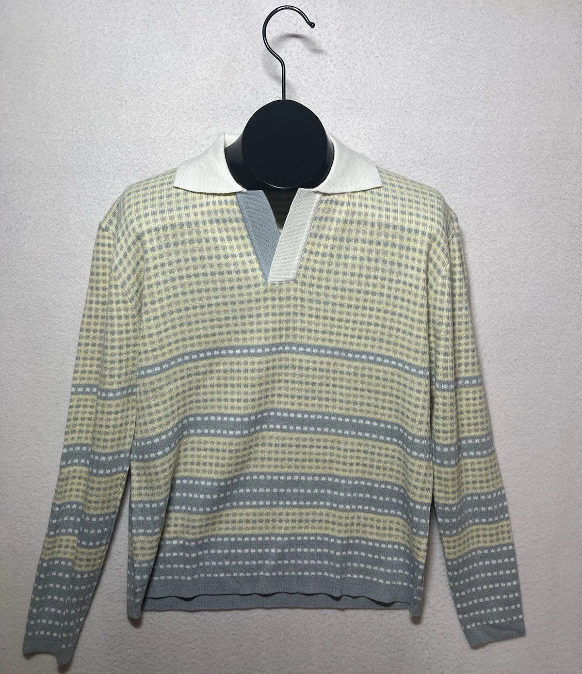 Women’s Vintage Sundowner Collared VNeck LongSleeveKnitwear pullover XL yellow
