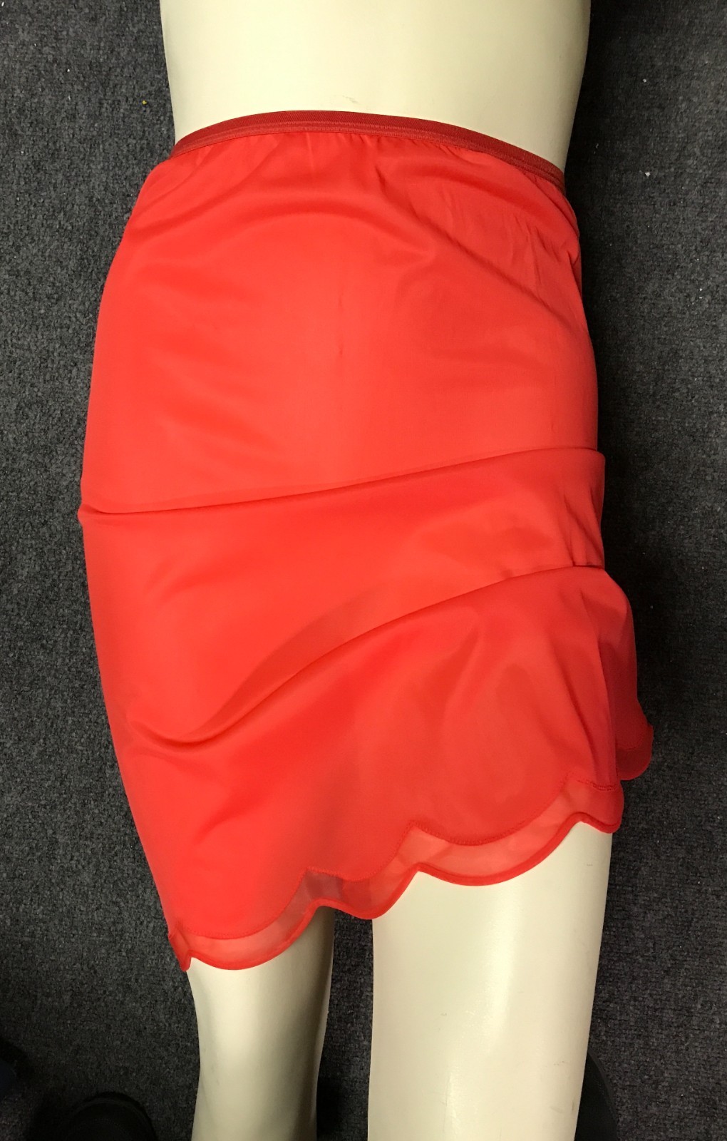 VINTAGE Sz Small 1960’s VANITY FAIR Tricot Nylon CORAL HALF SLIP ~ PILLOW TAB
