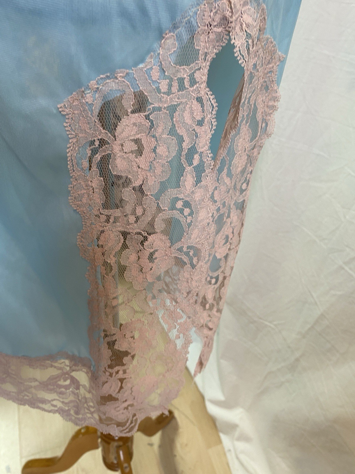 NWT 70s Vintage Fitted 1/2 sleeve nightgown – blue nylon & cream lace Size Small