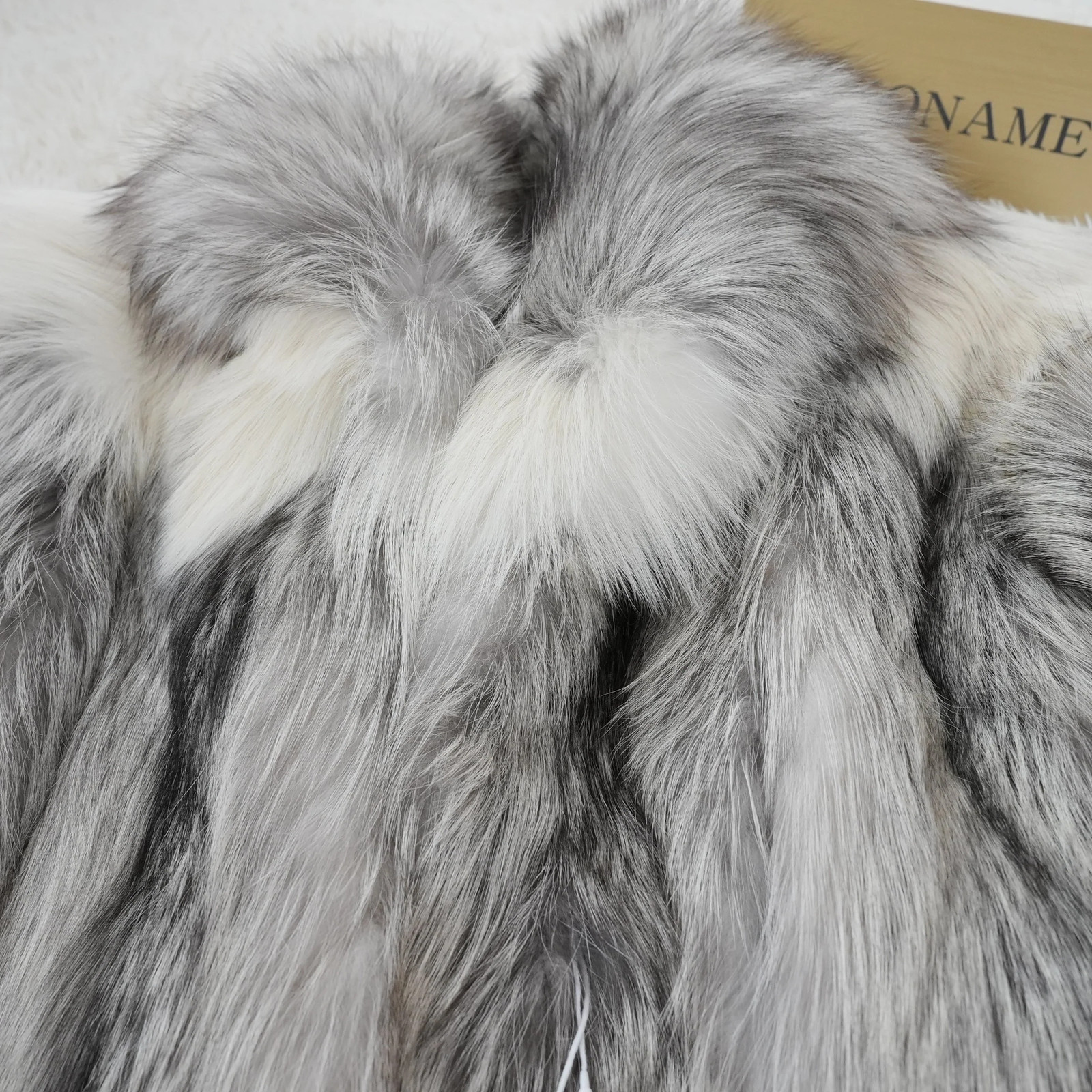 Platina Fox Long Coat – SAGA ROYAL FOX Soft and fluffy Vintage Fur Japan
