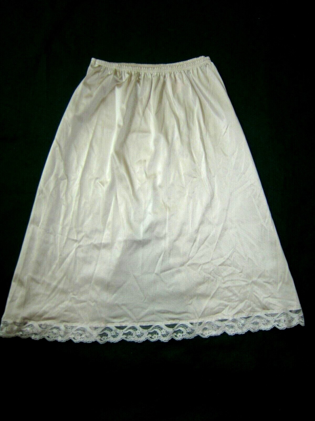 NEW Vintage 70s VANITY FAIR SATIN NYLON Wide Floral Lace Silky Slit Half Slip M
