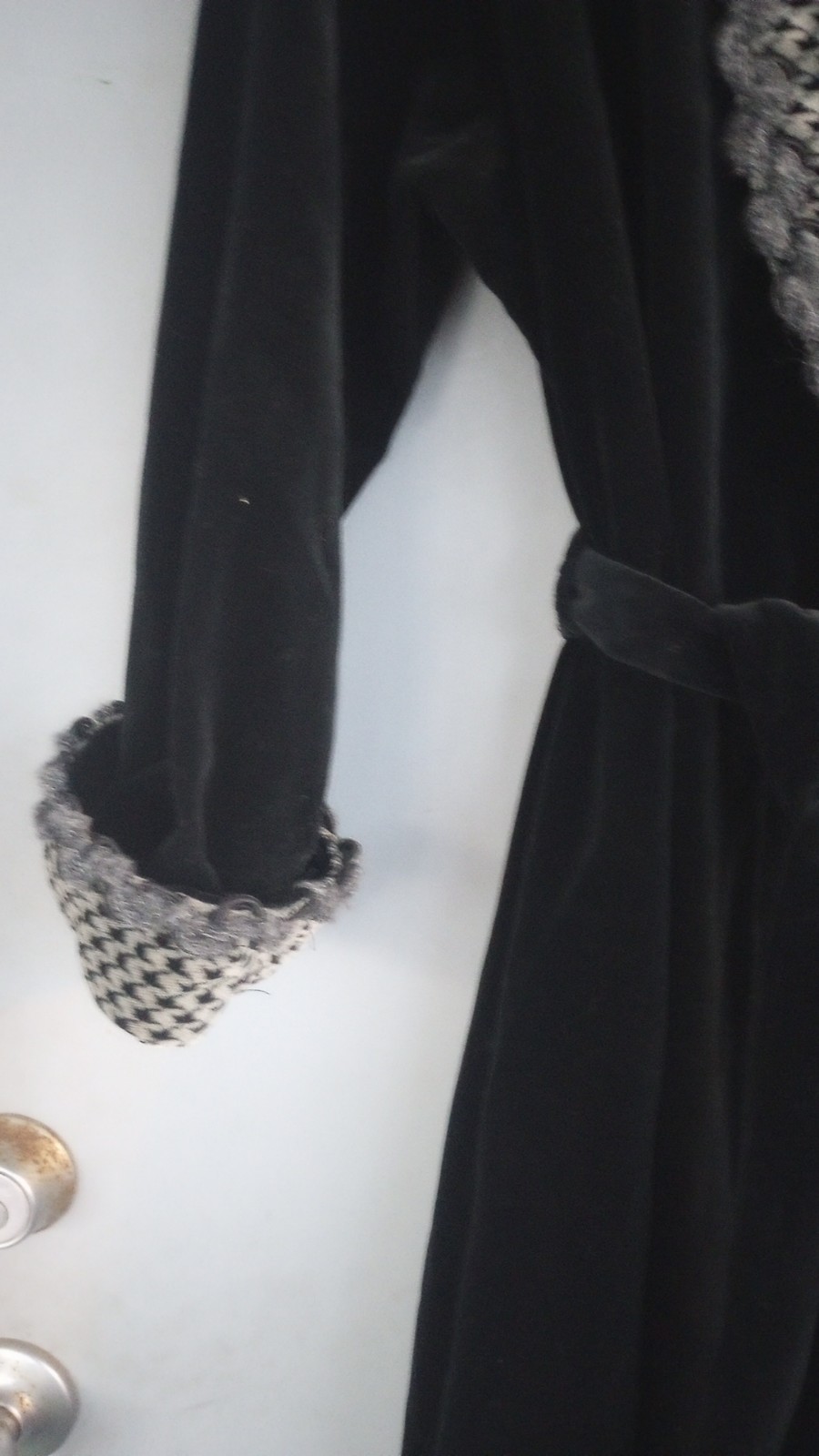 Diamond Tea Vtg Black and Houndstooth Velvet Robe Union Made Canada Gorgeous M