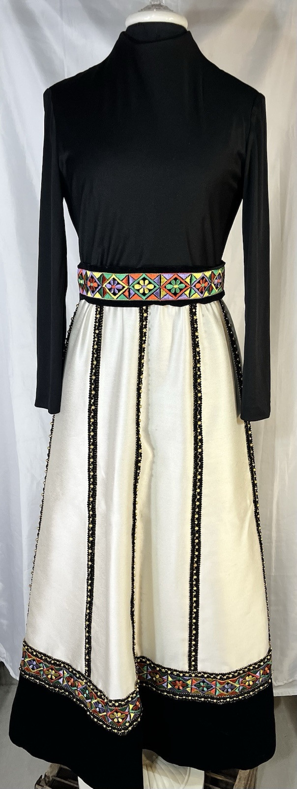Stunning VTg Mod 1960s/1970s Maxi Dress Velvet,Mod Daisy’s,Beaded bric-A-brac