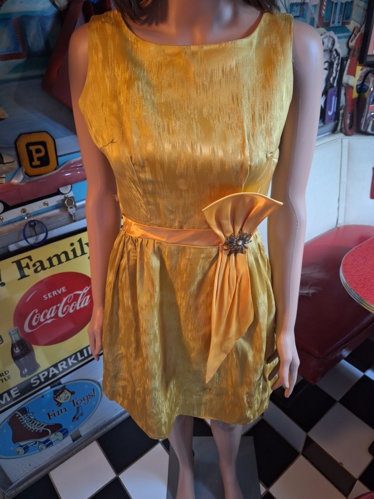 True VTG Mid-century MOD 1960s Cocktail Party Dress Mini S/XS Yellow Gold MCM