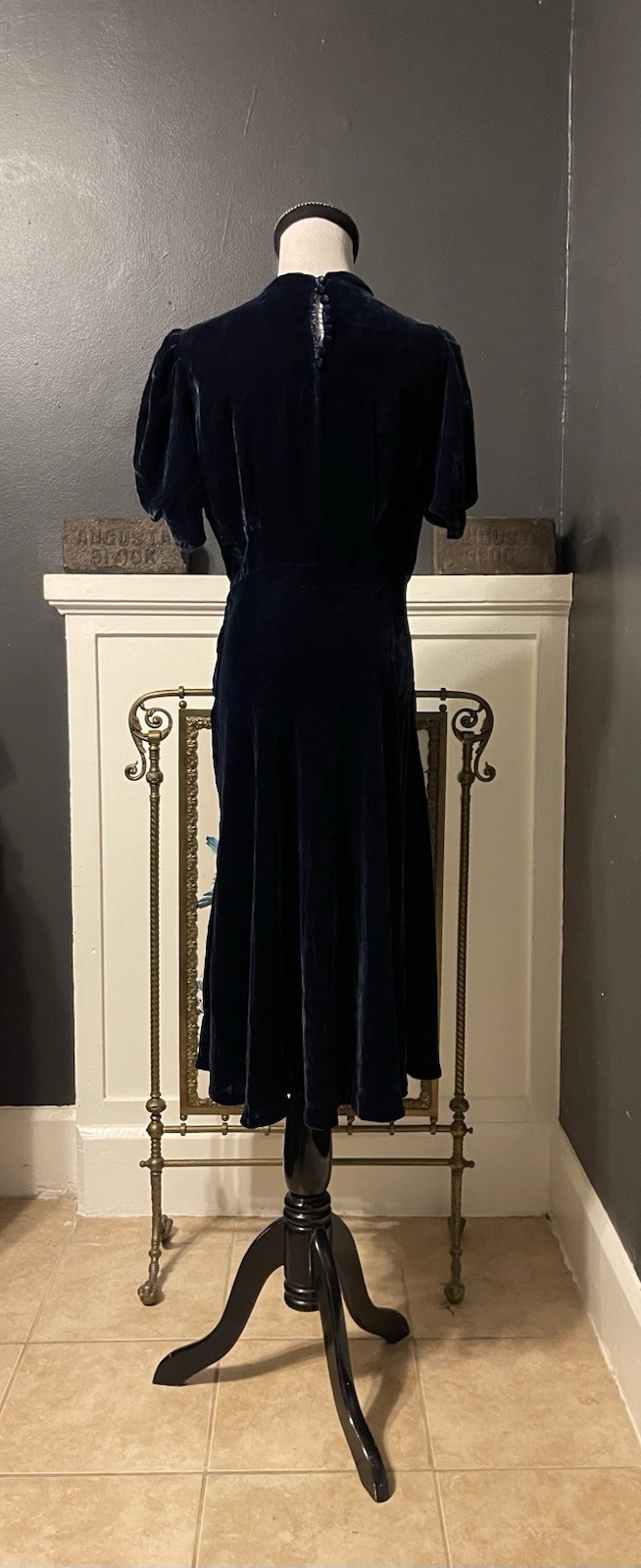 1940’s Vintage Velvet Dress In Midnight Blue