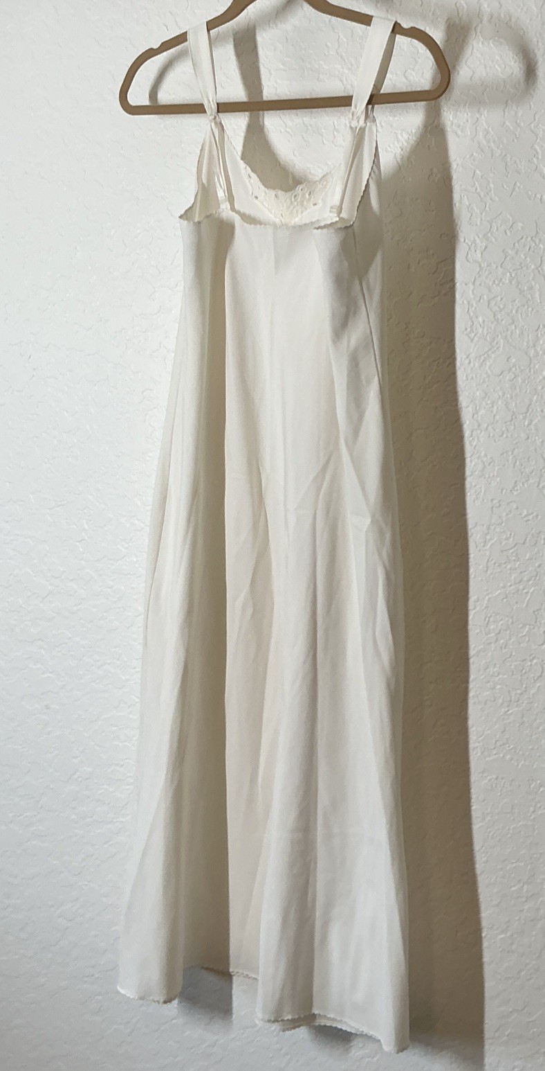 VTG Vanity Fair Full Slip Ivory 34 32”/ 48 Scalloped Trim Retro Pinup USA Made