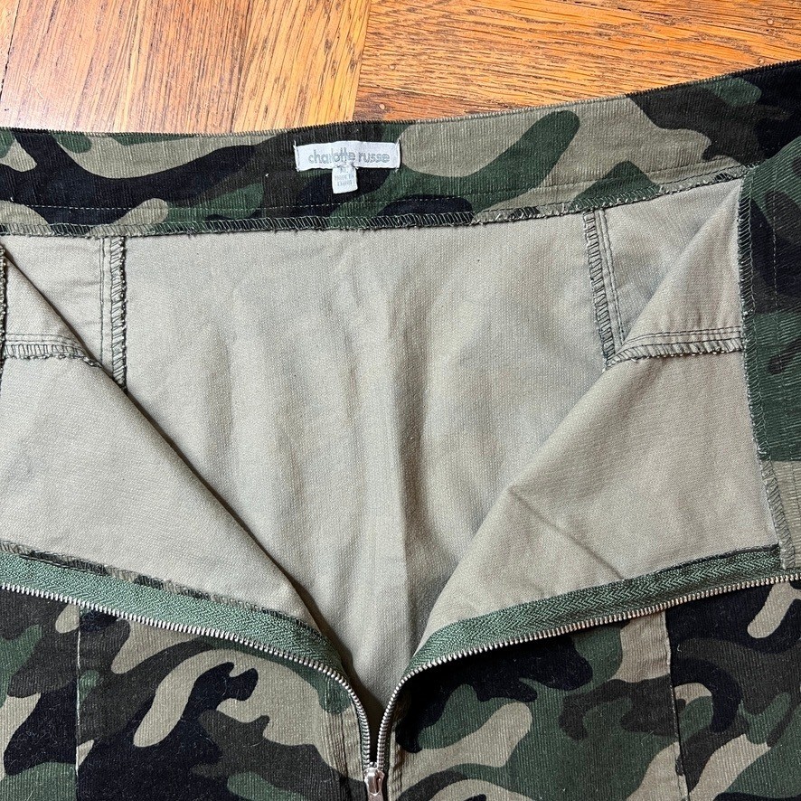 True Vintage Y2K Miniskirt – 2005 Camo Corduroy XL Full Zip – Vintage Grunge